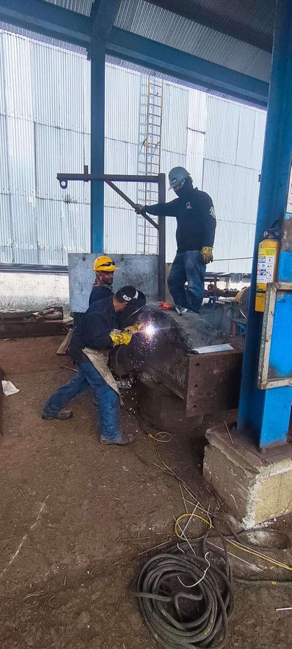 Equipo INGEDELTAV en soldadura de planta